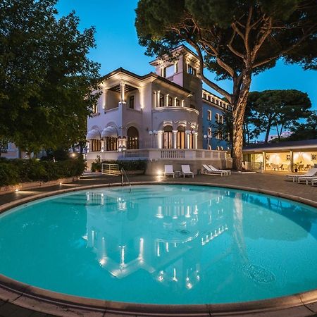 Hotel De La Ville Riccione Bagian luar foto