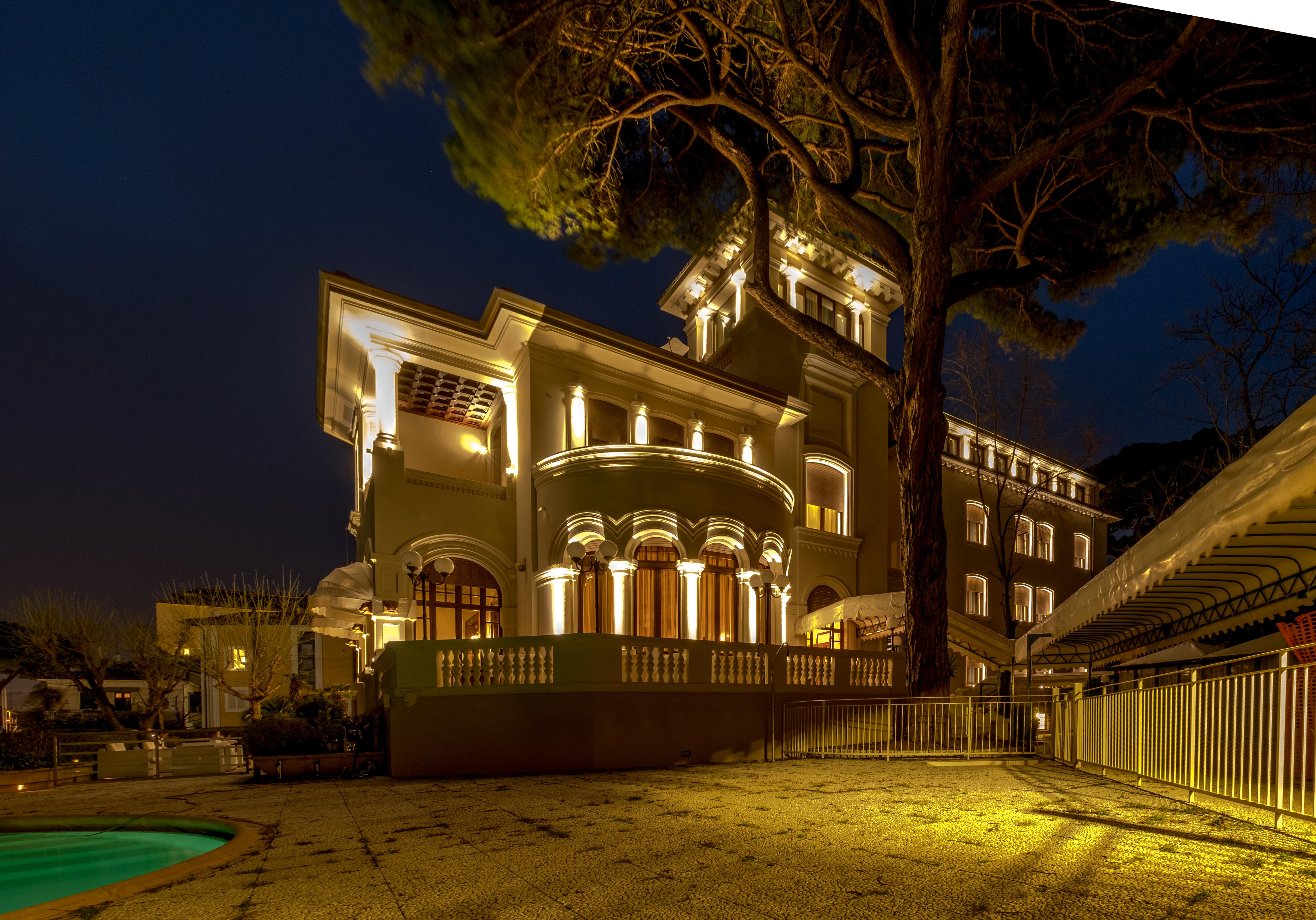 Hotel De La Ville Riccione Bagian luar foto