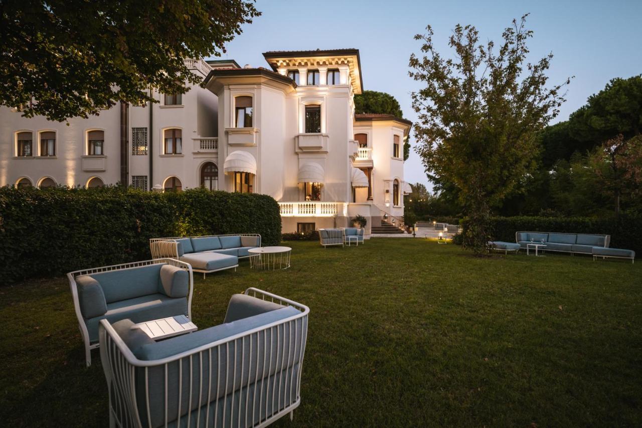 Hotel De La Ville Riccione Bagian luar foto