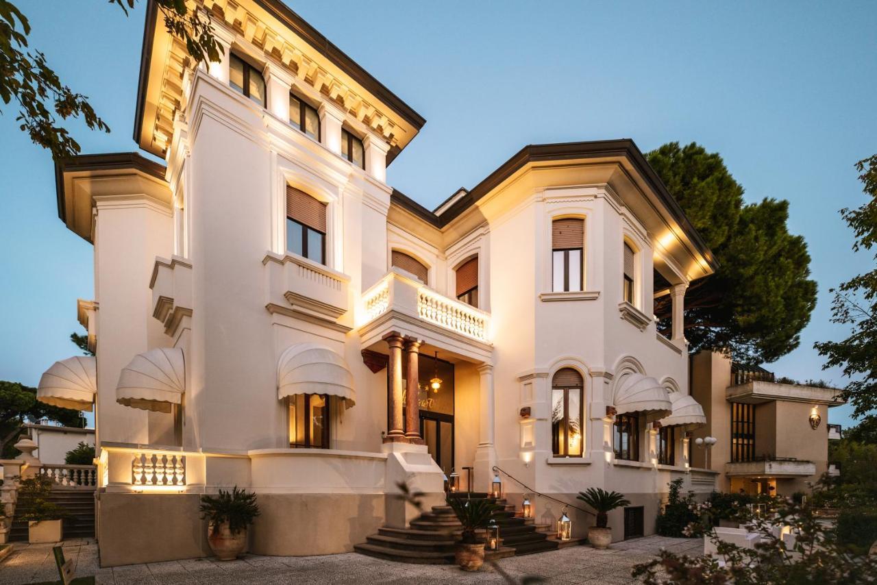Hotel De La Ville Riccione Bagian luar foto