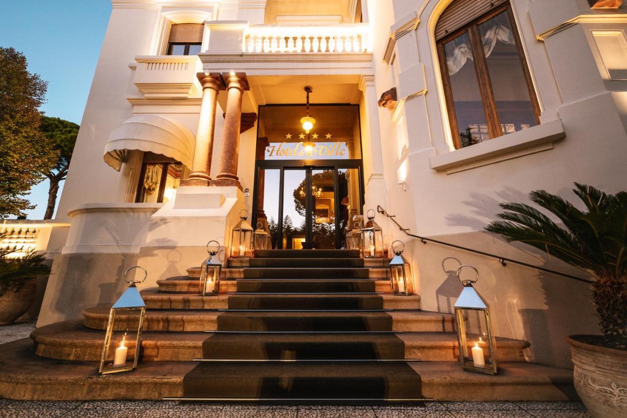 Hotel De La Ville Riccione Bagian luar foto