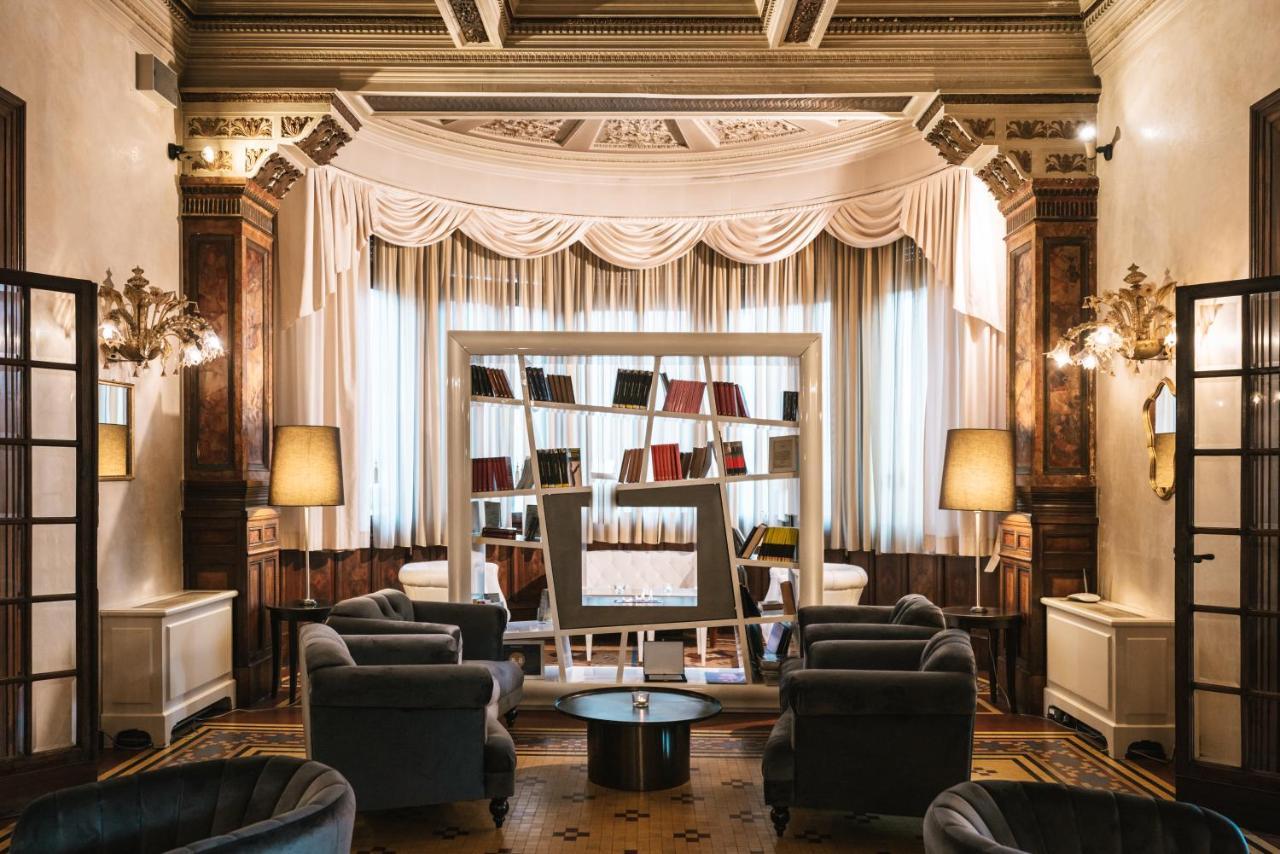 Hotel De La Ville Riccione Bagian luar foto