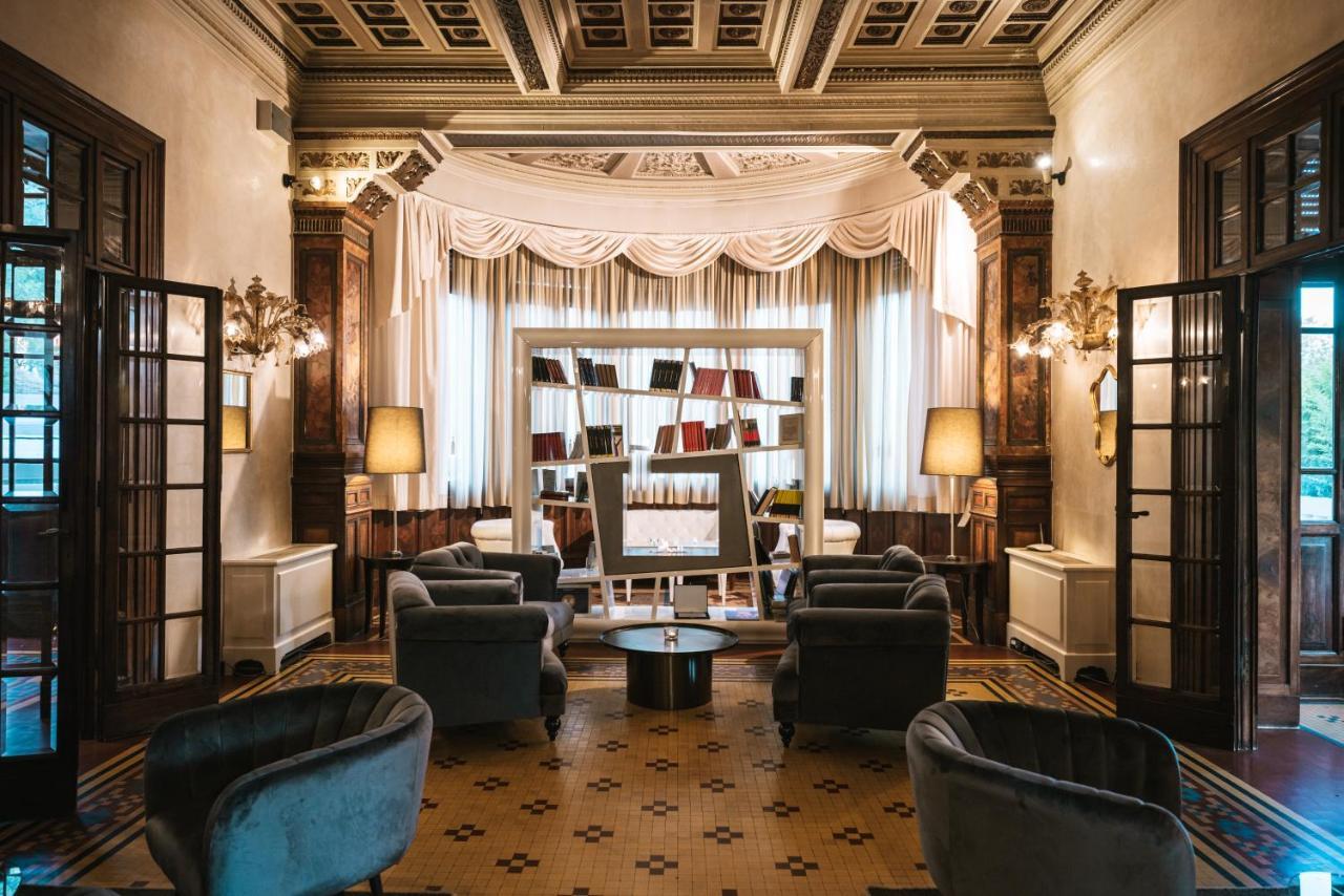 Hotel De La Ville Riccione Bagian luar foto