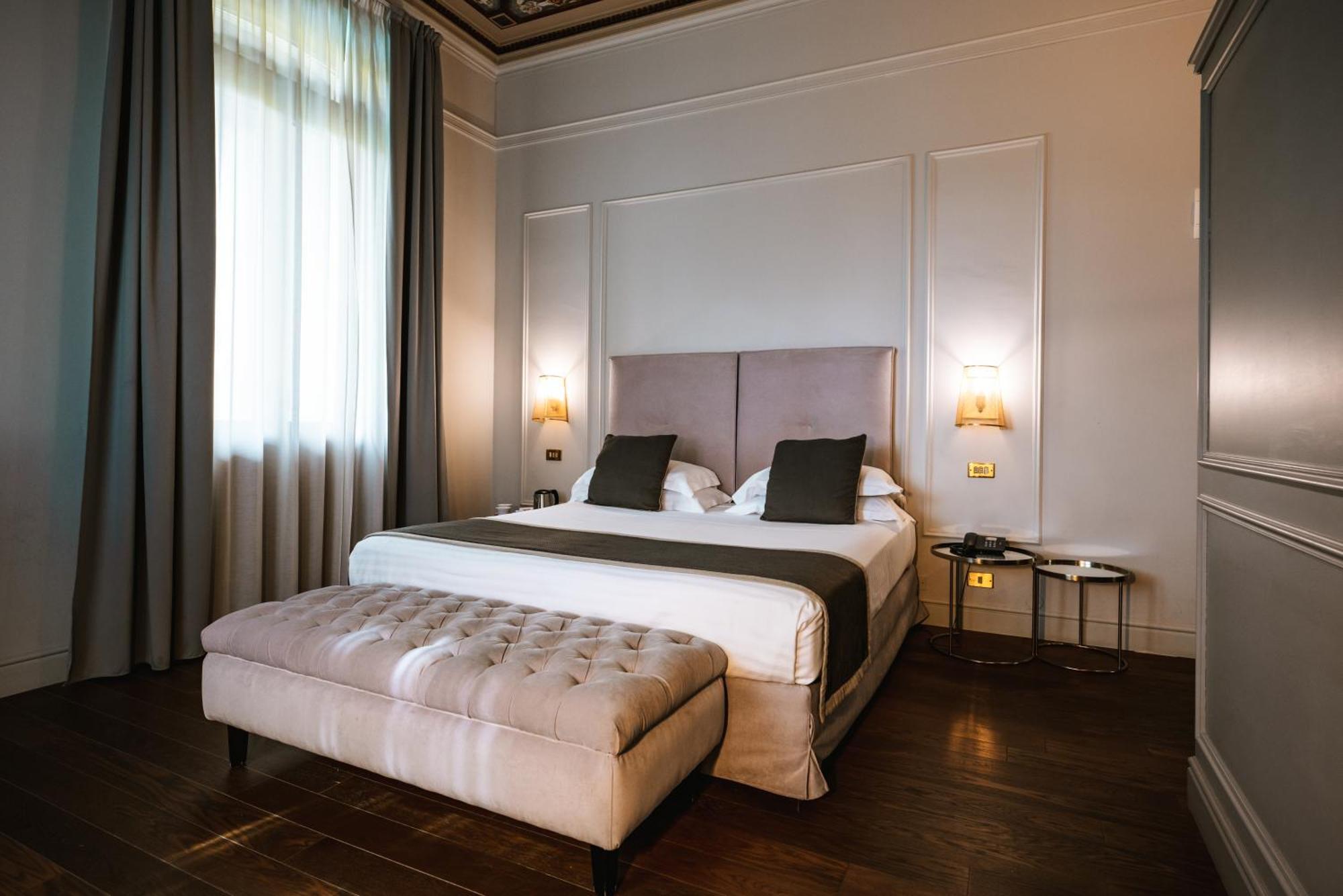 Hotel De La Ville Riccione Bagian luar foto