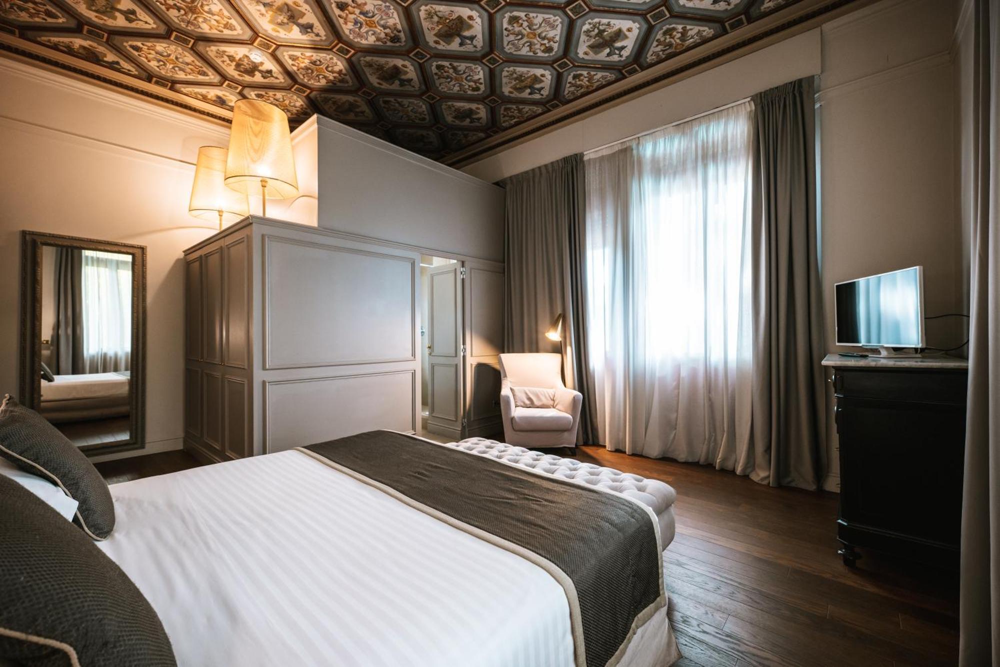 Hotel De La Ville Riccione Bagian luar foto